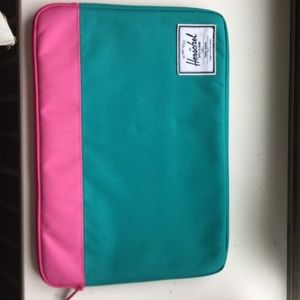Laptop sleeve